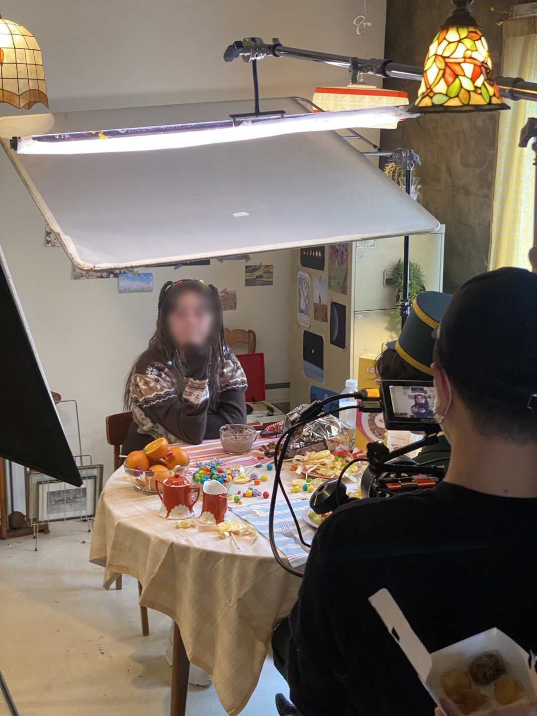 뮤직비디오 프로덕션으로 시작하였다는 것